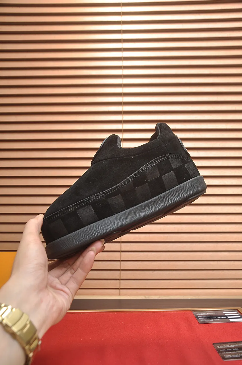 Men's men's shoes💰700💶 🔥New style🔥 LV co-branded nigo, ugly and cute😍Many Internet celebrities have put on their shoes, classic and versatile items.  ❄️Fabric: Imported high mercerized cow suede. ❄️Inner lining: high-grade elastic mesh, ❄️Outsole: original molded outsole, palm print rubber outsole with hidden L letter and Monongram flower ❄️Size: Female 35-41 (Female 41 customized), Male 39-46 (45-46 customized)